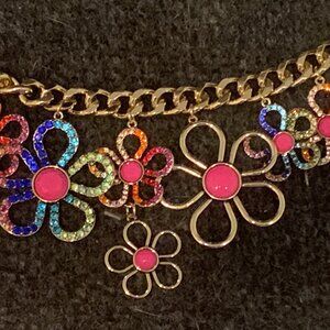 Share NWT BETSEY JOHNSON CRYSTAL FLOWER POWER RETRO HIPPIE NECKLACE - CUBAN CHAI